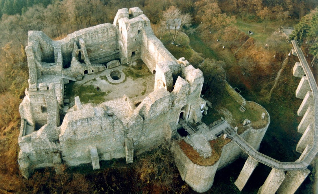 auxiliary use caravan Cetatea Neamţului, fortificația de pe vârful Culmii Pleșu | Acasa la Romani