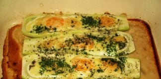 Dovlecei cu ouă ochiuri la cuptor