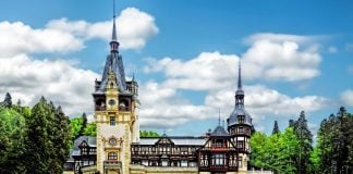 Castelul Peleş – cel mai important ansamblu arhitectonic din România