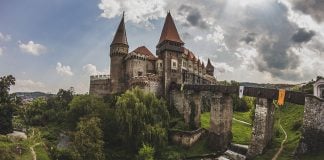 Castelul Corvinilor, o întâlnire cu istoria