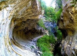 Cheile Corcoaia – Raiul pe pământ