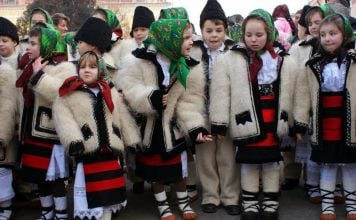 Umblatul în tez – „colindatul” de Paşte