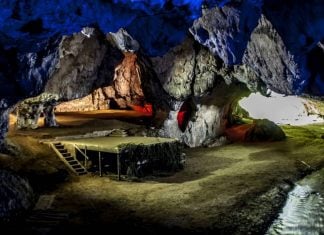 Peștera Bolii, magnet pentru turiști în lunile de vară. Cât de spectaculoasă este după ce a fost amenajată de voluntari FOTO