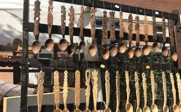 Lingura din lemn. Motive să o folosești mai des în bucătărie