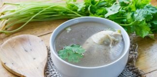 Mâncăruri de altădată- zeamă de găină cu tocmagi